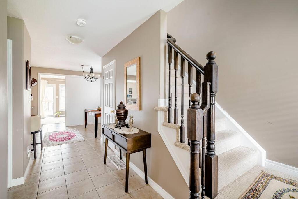 Nimo Homestay Guelph Eksteriør billede