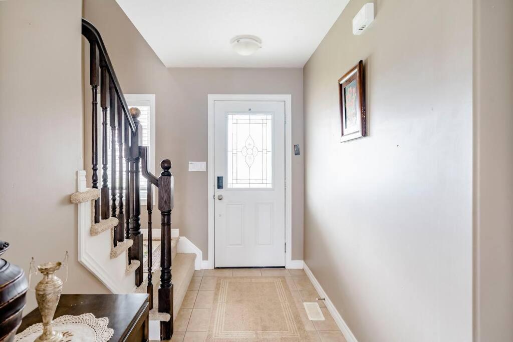 Nimo Homestay Guelph Eksteriør billede